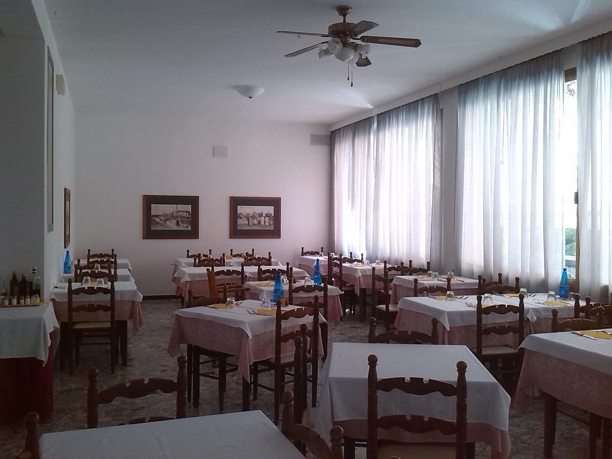 K2 Hotel Cattolica Eksteriør bilde