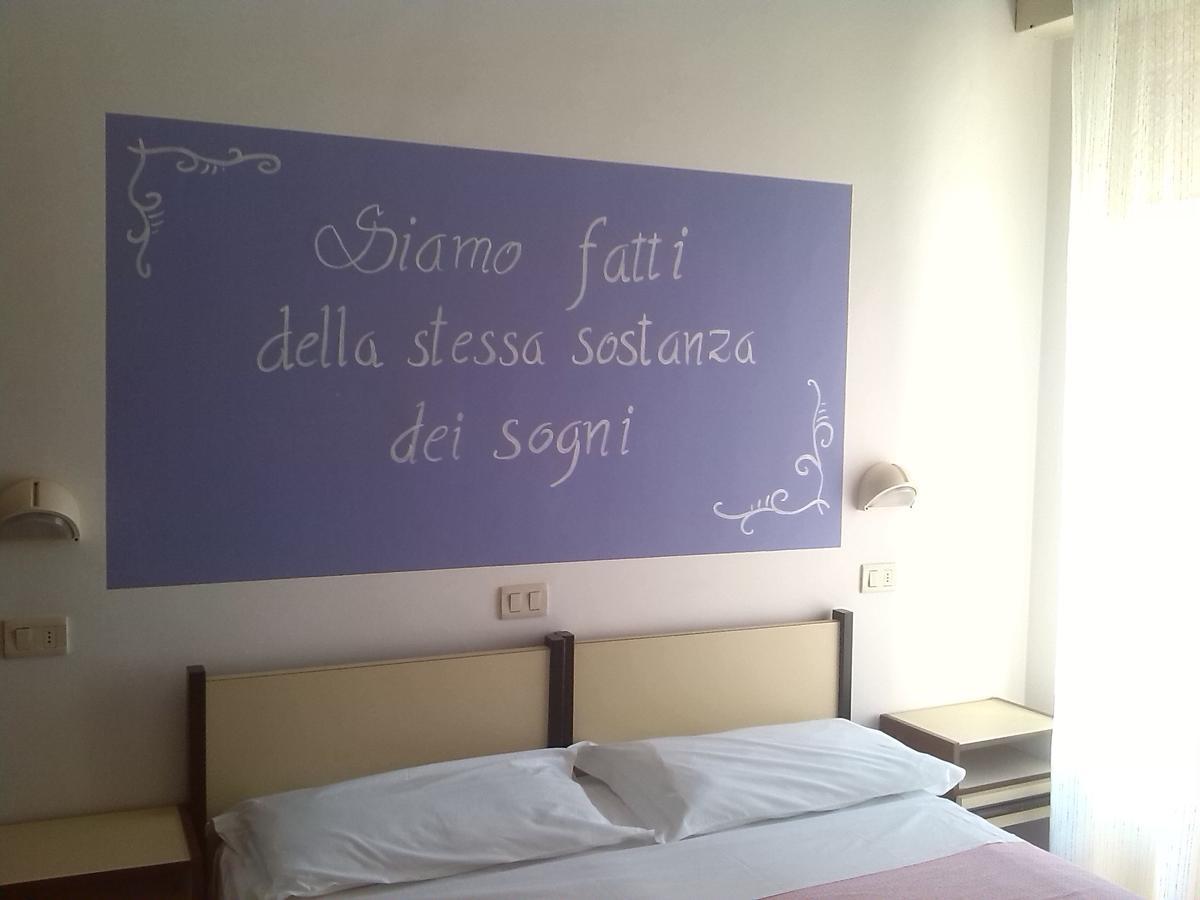 K2 Hotel Cattolica Eksteriør bilde