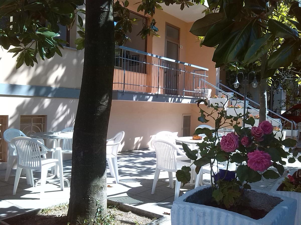 K2 Hotel Cattolica Eksteriør bilde